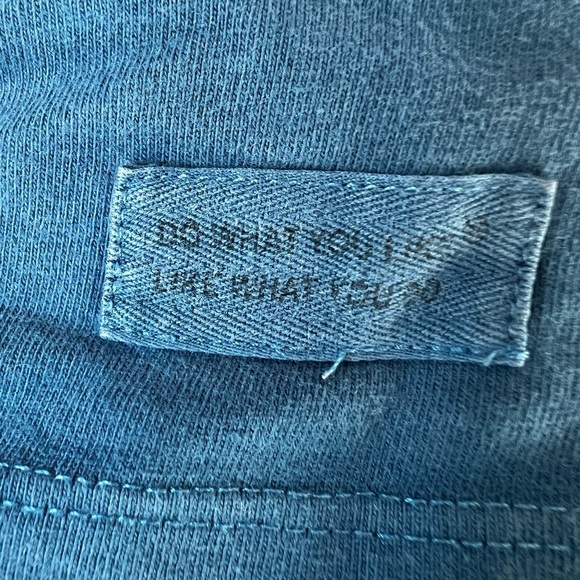 Lot Of 2 Life Is Good Women's Tee Shirts Sz M "Give Love" & "Life Is Good" - Picture 9 of 13